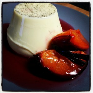 Vanilla panna cotta with roasted plums